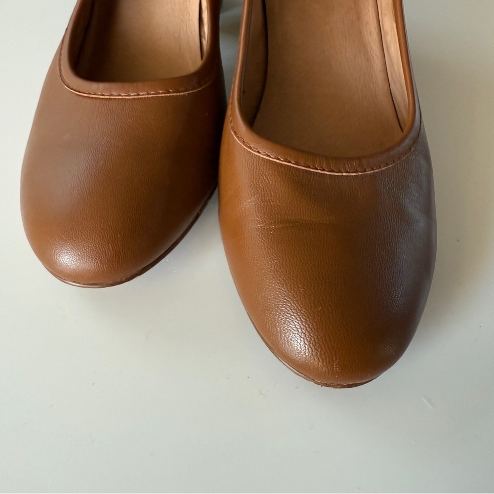 MADEWELL | The Reid Pump in English Saddle Leather - Picture 9 of 10